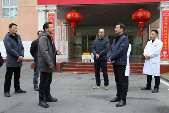 【新春慰问】县卫健委党工委书记、主任潘峰带队来院开展春节前慰问活动